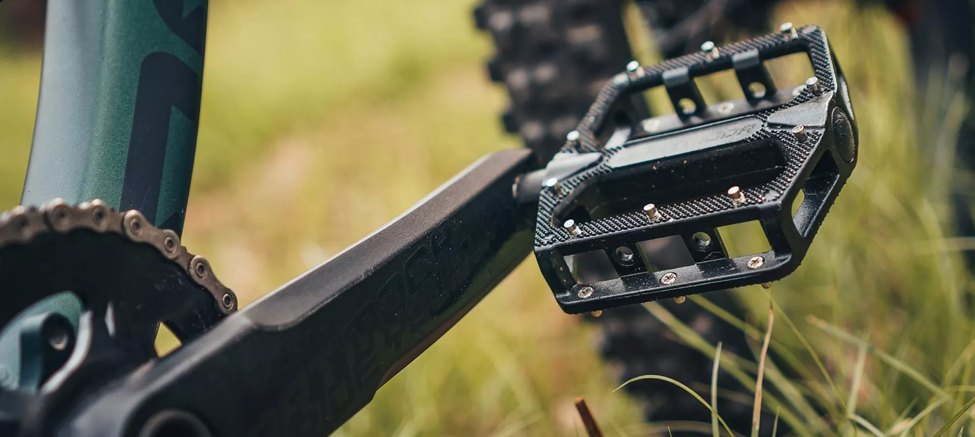 Dartmoor-bikes pedals banner